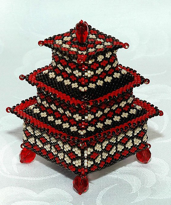 Beaded boxes by Agnes Nyisztor