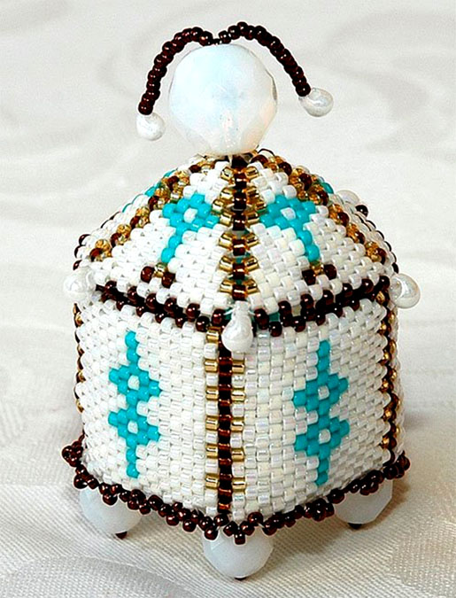 Beaded boxes by Agnes Nyisztor